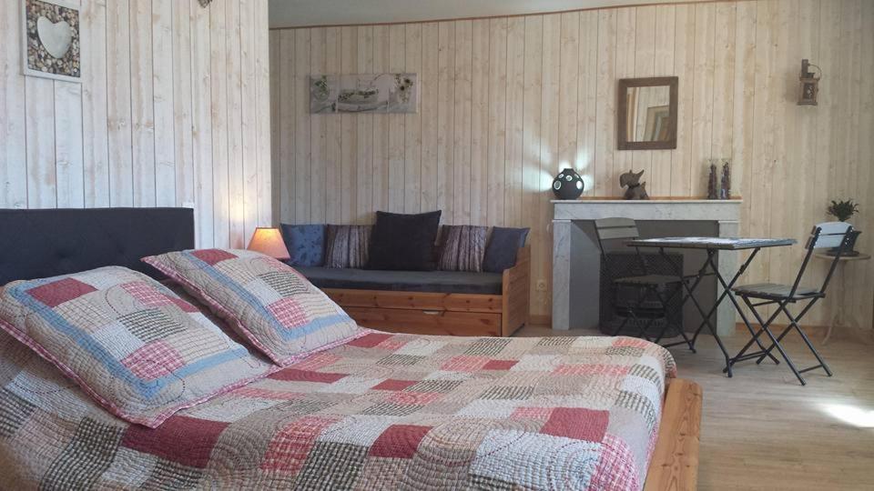 La Pierre Trouée Chambre d'Hôtes Châteauneuf-de-Randon Esterno foto